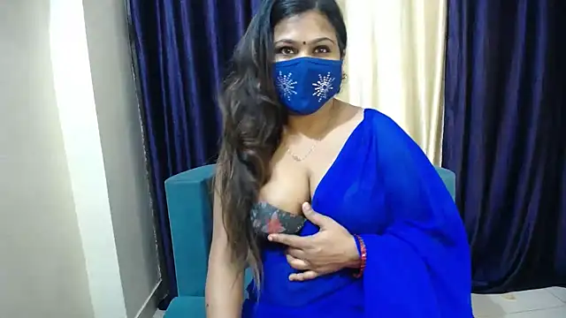 Snapshot of cutee__crazy chatting on 12.26.24 cutee crazy online show from 12.26.24