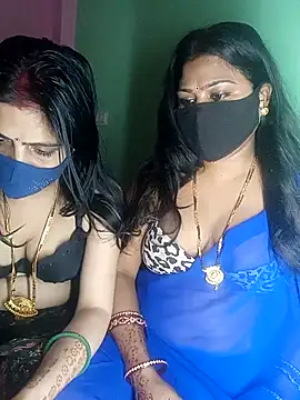 Snapshot of cutee__crazy chatting on 10.11.25 cutee crazy online show from 10.11.25