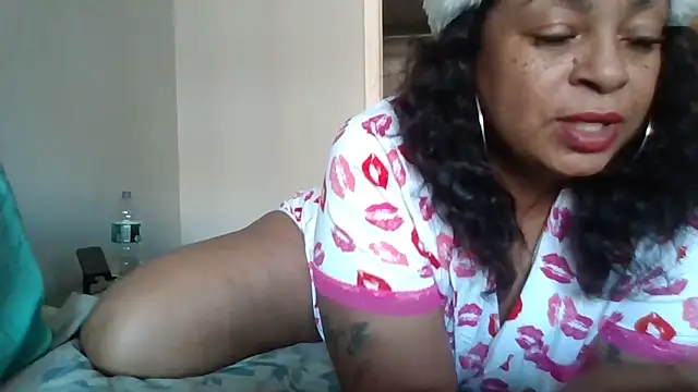 Snapshot of MSweetLindaParks chatting on 12.07.24 MSweetLindaParks online show from 12.07.24