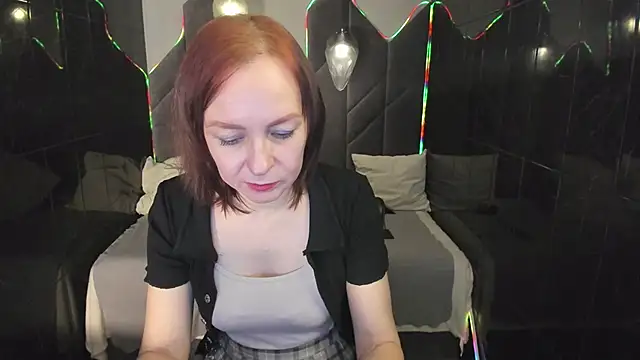 Snapshot of NikaGentle chatting on 04.21.26 NikaGentle online show from 04.21.26