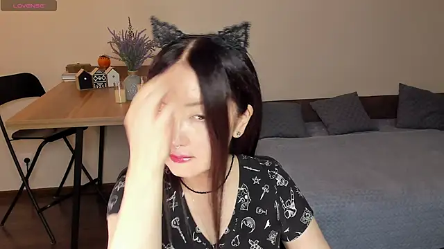 Snapshot of AvroraSakura chatting on 10.26.25 AvroraSakura online show from 10.26.25