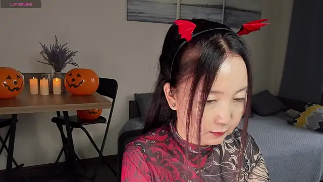 Snapshot of AvroraSakura chatting on 10.30.25 AvroraSakura online show from 10.30.25