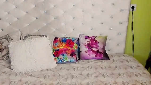 Snapshot of DoraMay chatting on 03.31.26 DoraMay online show from 03.31.26