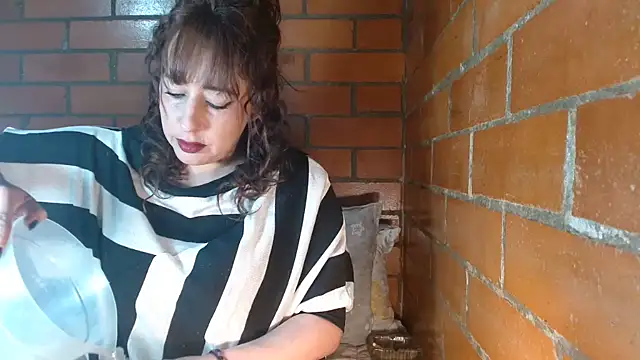 jenniferS  online show from 01.04.25