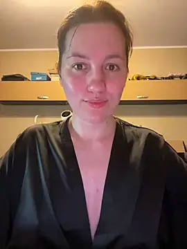 Snapshot of Nicole-Ray chatting on 03.19.25 Nicole-Ray online show from 03.19.25
