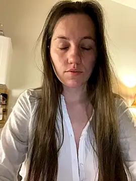 Snapshot of Nicole-Ray chatting on 10.05.25 Nicole-Ray online show from 10.05.25