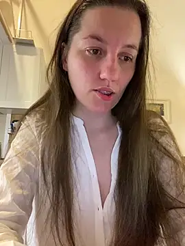 Snapshot of Nicole-Ray chatting on 10.05.25 Nicole-Ray online show from 10.05.25