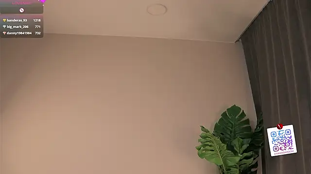 Snapshot of YaYaGirls chatting on 03.11.25 YaYaGirls online show from 03.11.25