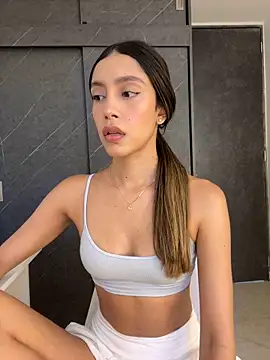 Snapshot of SelenaStone chatting on 12.29.24 SelenaStone online show from 12.29.24