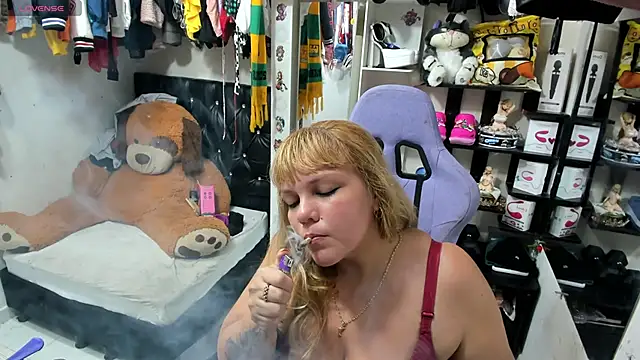 Snapshot of allsson_queen chatting on 09.26.25 allsson queen online show from 09.26.25