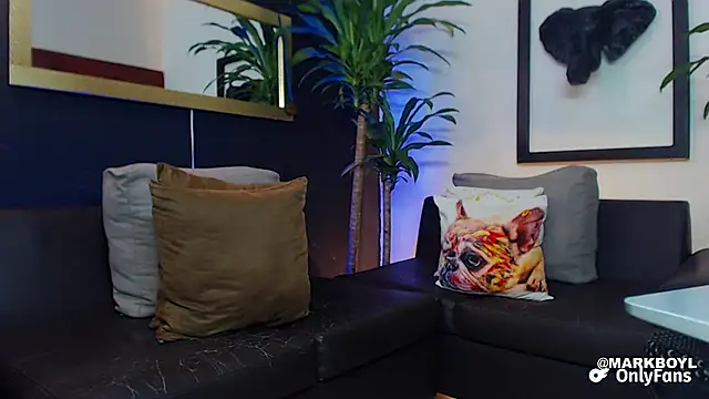 Snapshot of Markboyl chatting on 12.22.24 Markboyl online show from 12.22.24