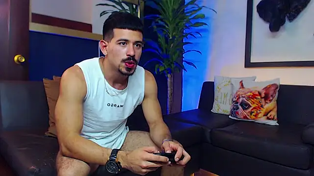 Snapshot of Markboyl chatting on 01.08.25 Markboyl online show from 01.08.25