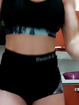 Snapshot of clara-francaise chatting on 02.20.25 clara-francaise online show from 02.20.25