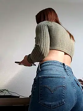 Snapshot of clara-francaise chatting on 03.02.25 clara-francaise online show from 03.02.25