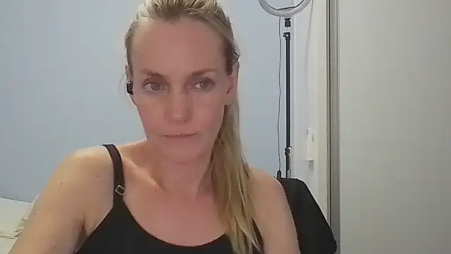 Annylove1 online show from 02.18.26