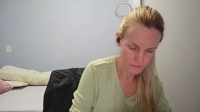 Annylove1 online show from 04.13.26