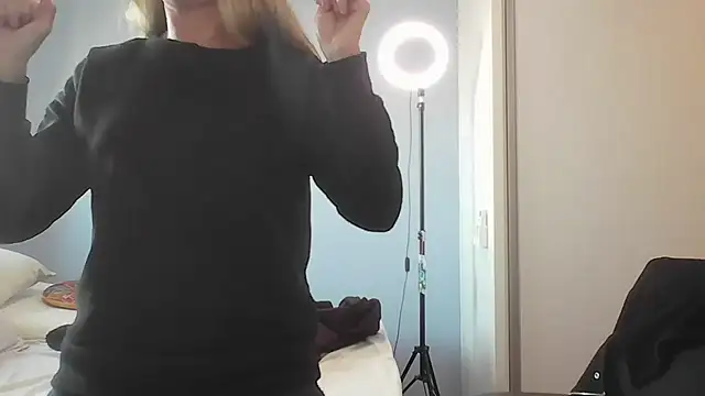 Annylove1 online show from 06.10.26