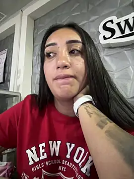 Snapshot of Hannahoff chatting on 02.18.25 Hannahoff online show from 02.18.25