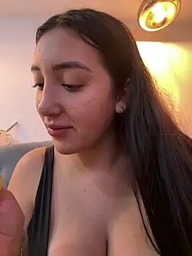 Snapshot of Hannahoff chatting on 03.03.25 Hannahoff online show from 03.03.25