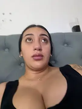 Snapshot of Hannahoff chatting on 09.21.25 Hannahoff online show from 09.21.25