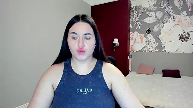 Snapshot of Roxie_Bradley chatting on 02.03.26 Roxie Bradley online show from 02.03.26