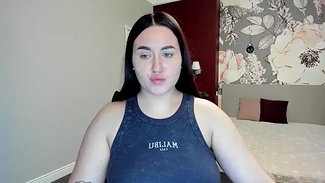 Snapshot of Roxie_Bradley chatting on 02.04.26 Roxie Bradley online show from 02.04.26