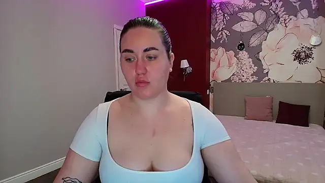 Snapshot of Roxie_Bradley chatting on 03.28.26 Roxie Bradley online show from 03.28.26