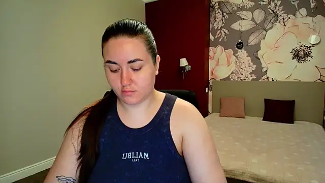 Snapshot of Roxie_Bradley chatting on 04.03.26 Roxie Bradley online show from 04.03.26