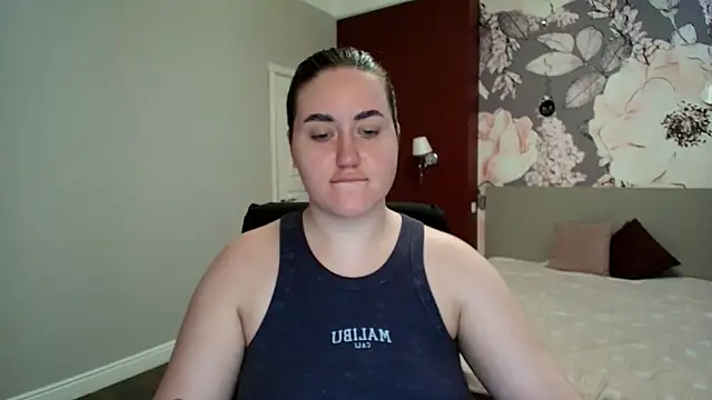 Snapshot of Roxie_Bradley chatting on 04.07.26 Roxie Bradley online show from 04.07.26