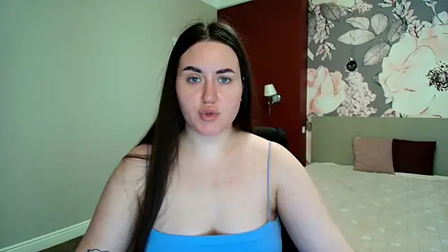 Snapshot of Roxie_Bradley chatting on 04.09.26 Roxie Bradley online show from 04.09.26