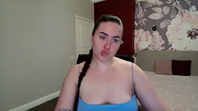 Snapshot of Roxie_Bradley chatting on 04.10.26 Roxie Bradley online show from 04.10.26