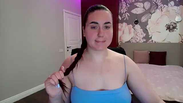 Snapshot of Roxie_Bradley chatting on 04.11.26 Roxie Bradley online show from 04.11.26