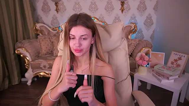 Snapshot of Lili_Danger chatting on 12.02.24 Lili Danger online show from 12.02.24