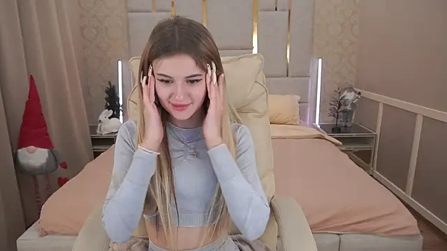 Snapshot of Lili_Danger chatting on 12.23.24 Lili Danger online show from 12.23.24