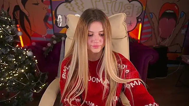 Snapshot of Lili_Danger chatting on 12.25.24 Lili Danger online show from 12.25.24