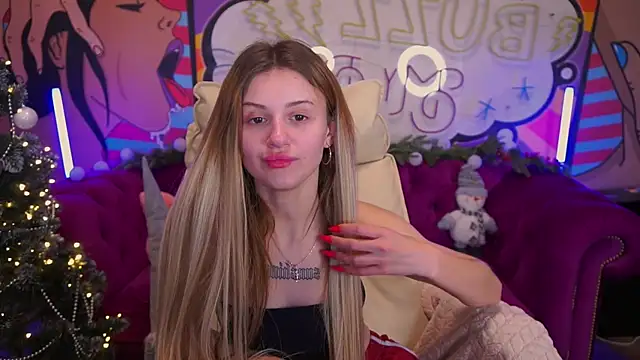 Snapshot of Lili_Danger chatting on 12.28.24 Lili Danger online show from 12.28.24