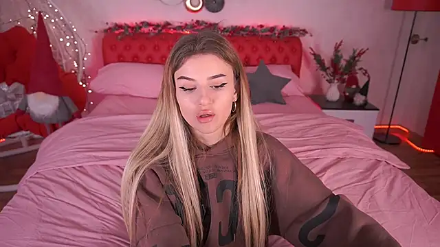 Snapshot of Lili_Danger chatting on 01.01.25 Lili Danger online show from 01.01.25