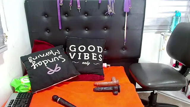 Snapshot of VIOLETTA-HOT chatting on 02.20.25 VIOLETTA-HOT online show from 02.20.25