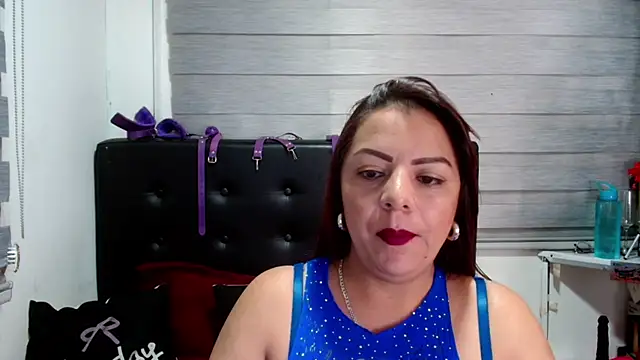 Snapshot of VIOLETTA-HOT chatting on 03.01.25 VIOLETTA-HOT online show from 03.01.25