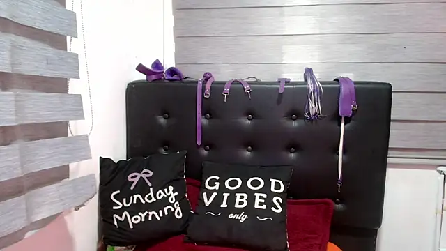 Snapshot of VIOLETTA-HOT chatting on 03.04.25 VIOLETTA-HOT online show from 03.04.25