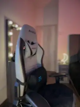 JanyLunaa online show from 11.19.25