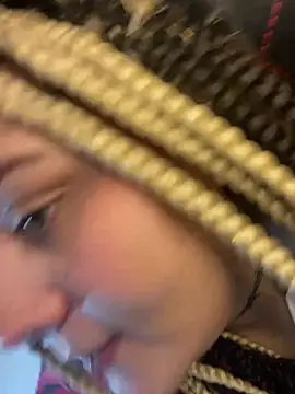 Snapshot of Laura_takint chatting on 01.08.25 Laura takint online show from 01.08.25