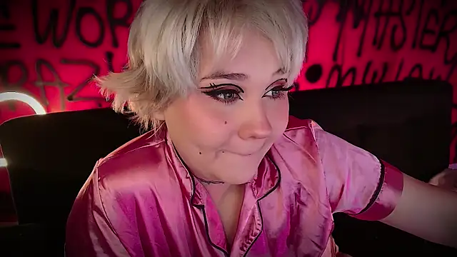 Snapshot of Laura_takint chatting on 02.10.25 Laura takint online show from 02.10.25