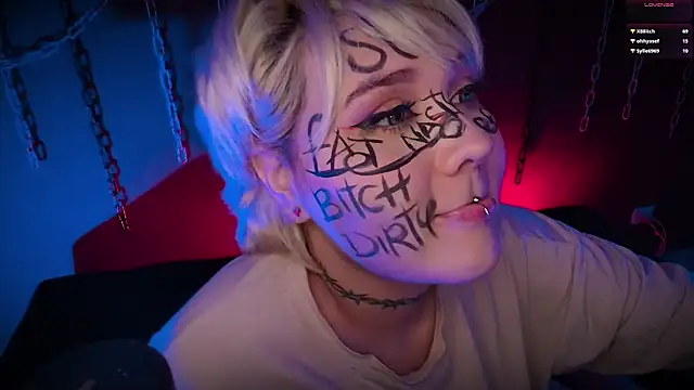 Snapshot of Laura_takint chatting on 03.10.25 Laura takint online show from 03.10.25