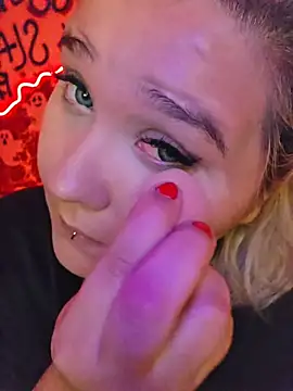 Snapshot of Laura_takint chatting on 10.10.25 Laura takint online show from 10.10.25