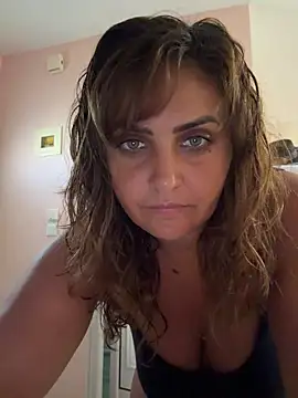 Snapshot of AnneKane chatting on 07.28.26 AnneKane online show from 07.28.26