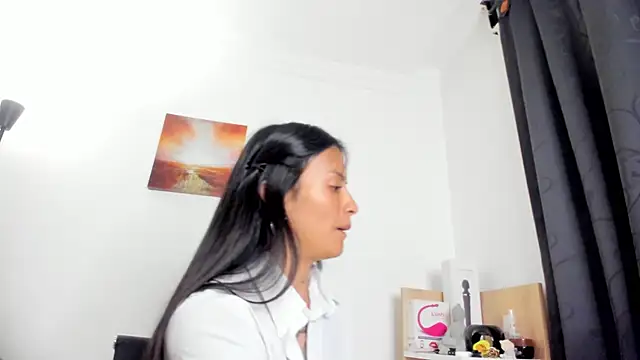 nia  white online show from 02.20.26