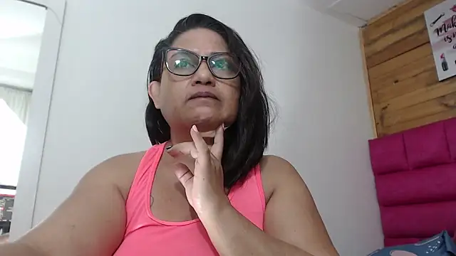 Snapshot of Katha_Marck chatting on 05.03.26 Katha Marck online show from 05.03.26