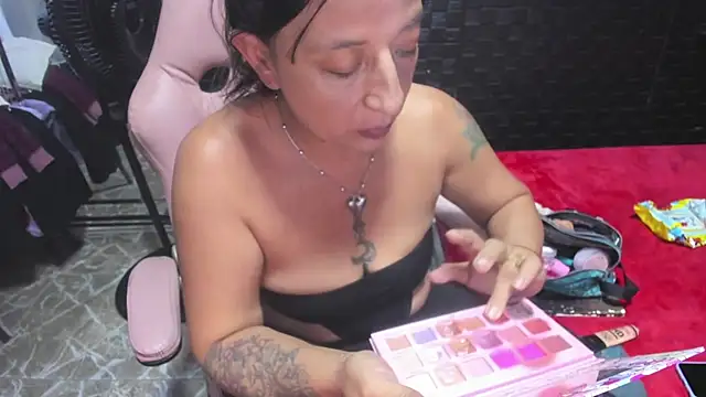 Snapshot of mature_sexi40 chatting on 06.25.26 mature sexi40 online show from 06.25.26