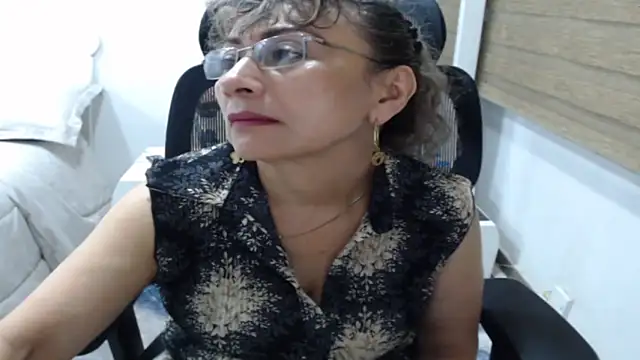 Snapshot of jesy_hot chatting on 05.29.26 jesy hot online show from 05.29.26